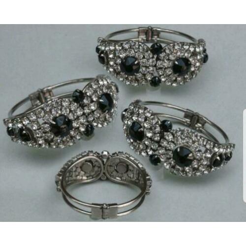 ntage Heldere & Zwarte Strass Schanier Armband c1955