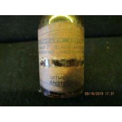 B-353 Antiek apotheekflesje met gehavend etiket
