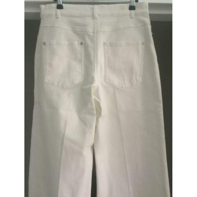Baum und Pferdgarten white denim trouser model Nicia