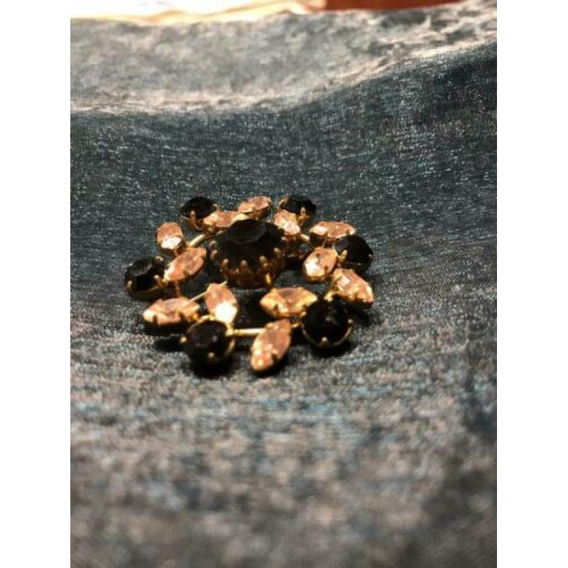 Pracht broche in roze en zwart!