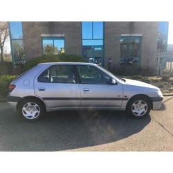 Peugeot 306 1.8 XT AUTOMAAT/AIRCO/ONDERHOUD BOEKJES/5DEURS/L