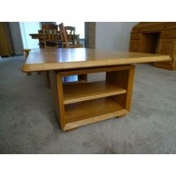 Mooie massief blank eiken salontafel - draaibaar onderstel