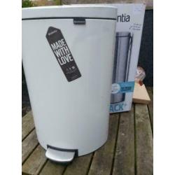 Brabantia Flatback+Pedaalemmer 40L nieuw ( Wit of d.blauw ).