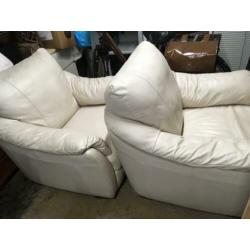2 leren stoelen en 1 bank Ikea type Alvros