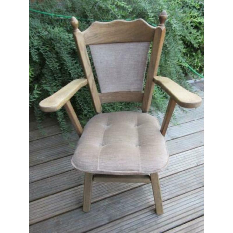 nette senioren stoel effen bruine bekleding