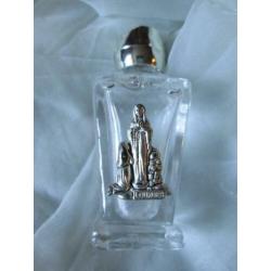 Oud glazen wijwater flesje uit Lourdes circa jaren zestig