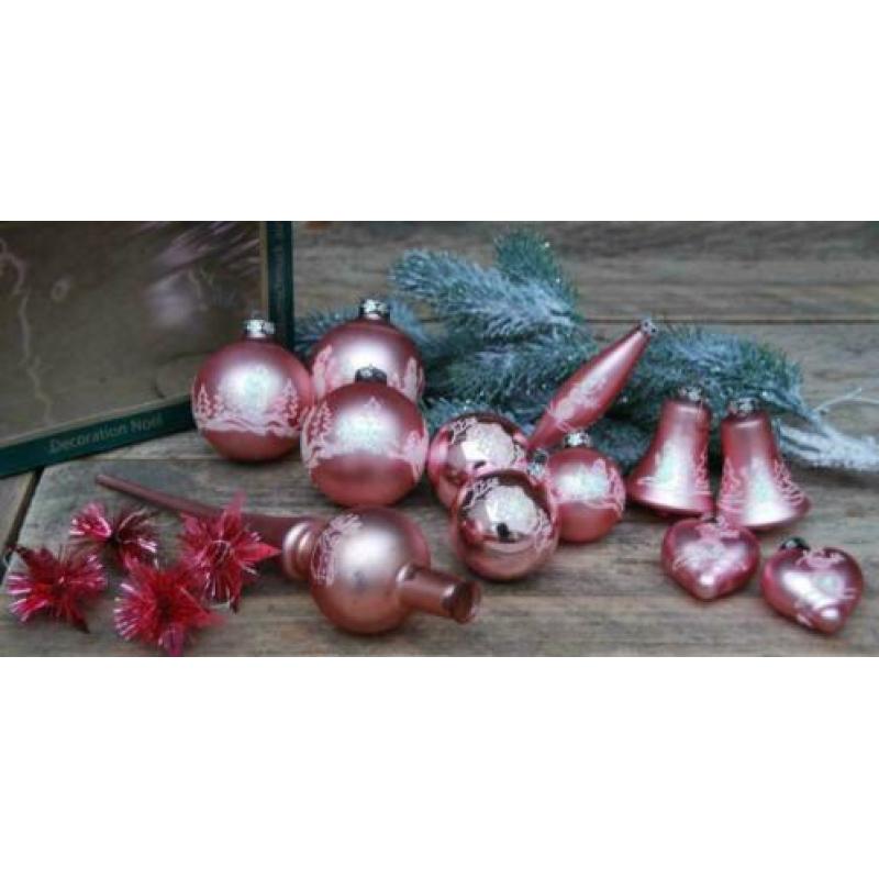 11 Roze kerstballen,1 Piek en 4 sterren