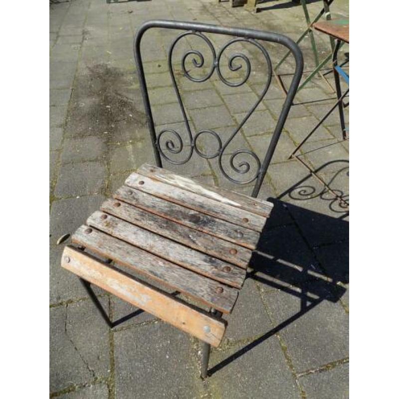 oude ijzeren stoelen