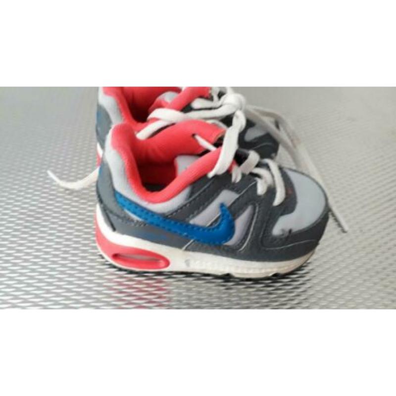 Nike schoentjes maat 19.5. Zo goed als nieuw