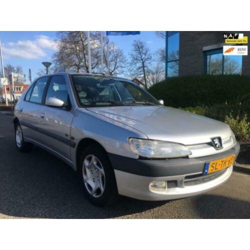 Peugeot 306 1.8 XT AUTOMAAT/AIRCO/ONDERHOUD BOEKJES/5DEURS/L