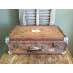Oude brocante reiskoffer bruin krijtbord