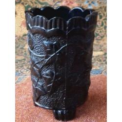 Oud vaasje of bekertje van glas uit Engeland 8,2 cm.