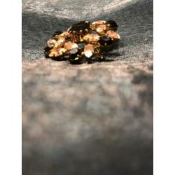 Pracht broche in roze en zwart!