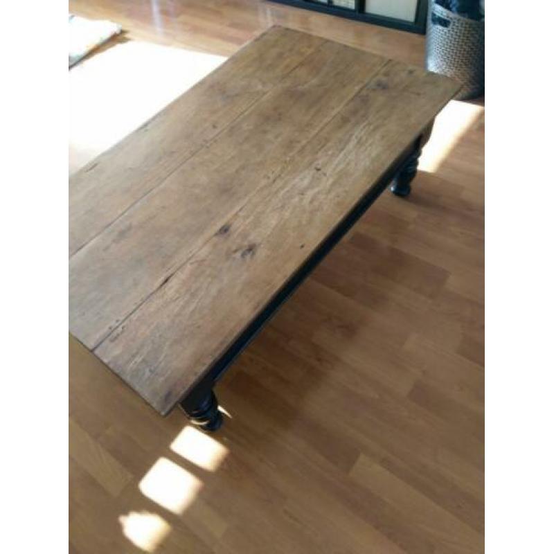 Massief houten salontafel, met laatje.