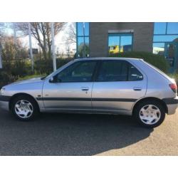 Peugeot 306 1.8 XT AUTOMAAT/AIRCO/ONDERHOUD BOEKJES/5DEURS/L