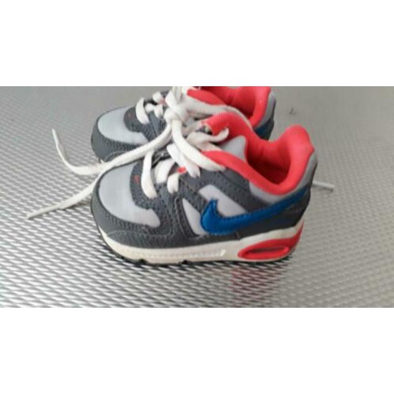 Nike schoentjes maat 19.5. Zo goed als nieuw