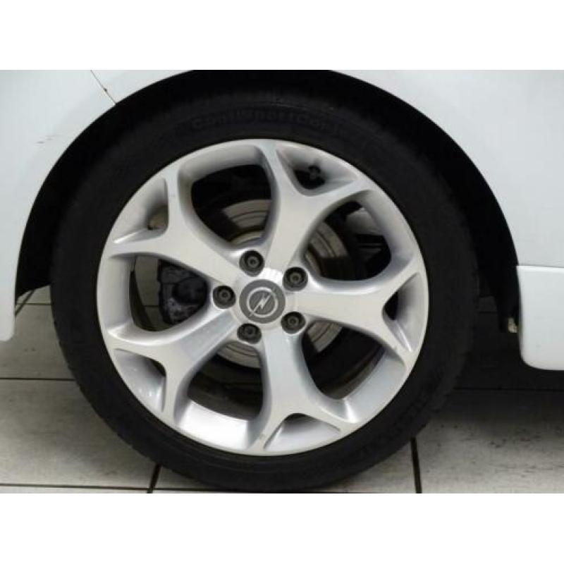 Opel Corsa 1.6-16V Turbo OPC Navigatie Clima Cruise 17"LM 19
