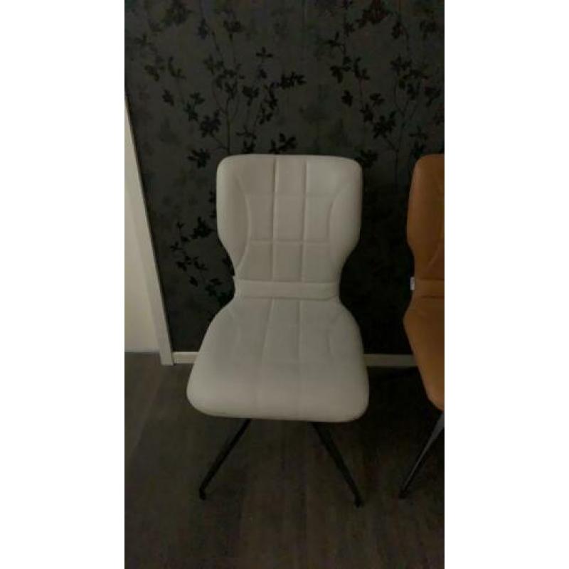 Eetkamerstoelen 2 witte 1 bruin/geel