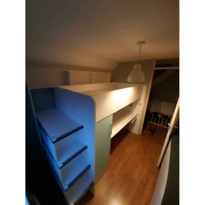 Hoogslaper met bureau