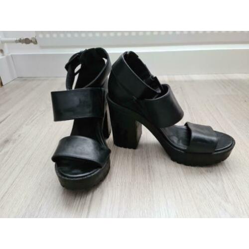 Sandalen hakken maat 36/37 divided