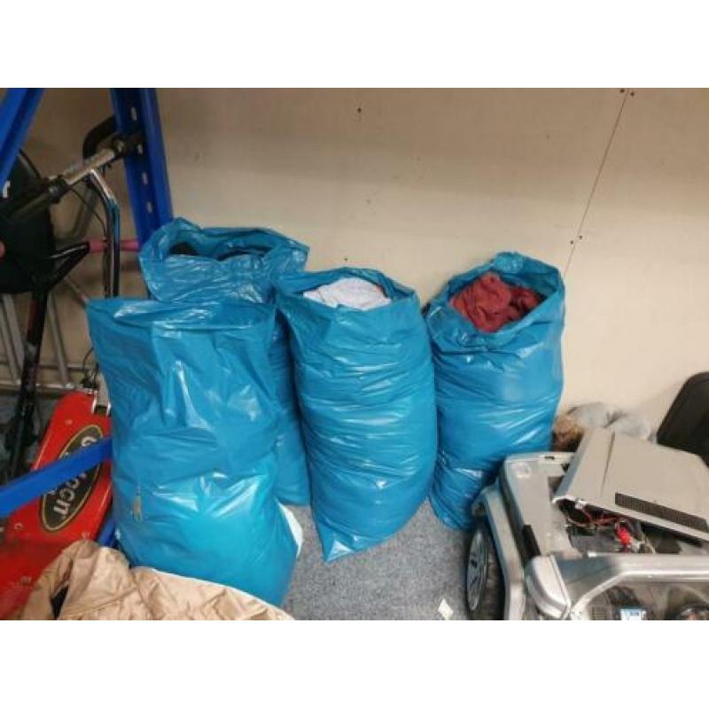 Uitverkoop!! Partij damesjassen 50 stuks voor €30,-!