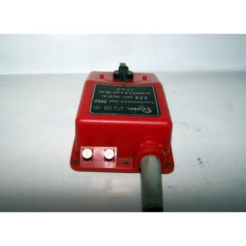 Mooie kleine vintage transformator Sima 2052. Izgs.