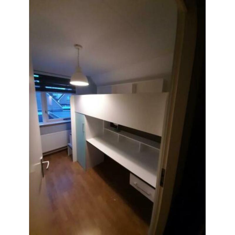 Hoogslaper met bureau
