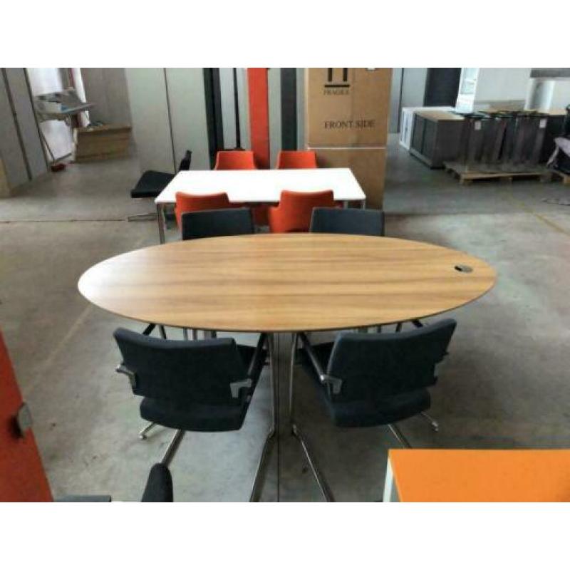 vergadertafel artifort ovaal met design chroom onderstel