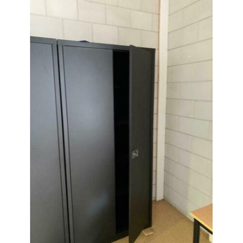 Hele mooie kantoor kasten hoog/laag bureau + stoelen ordners