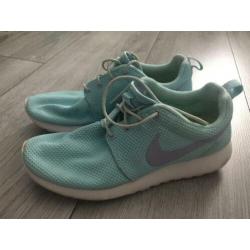 Nike sneakers limegroen maat 42