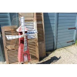 Oude metalen molen - Mentha Brocante