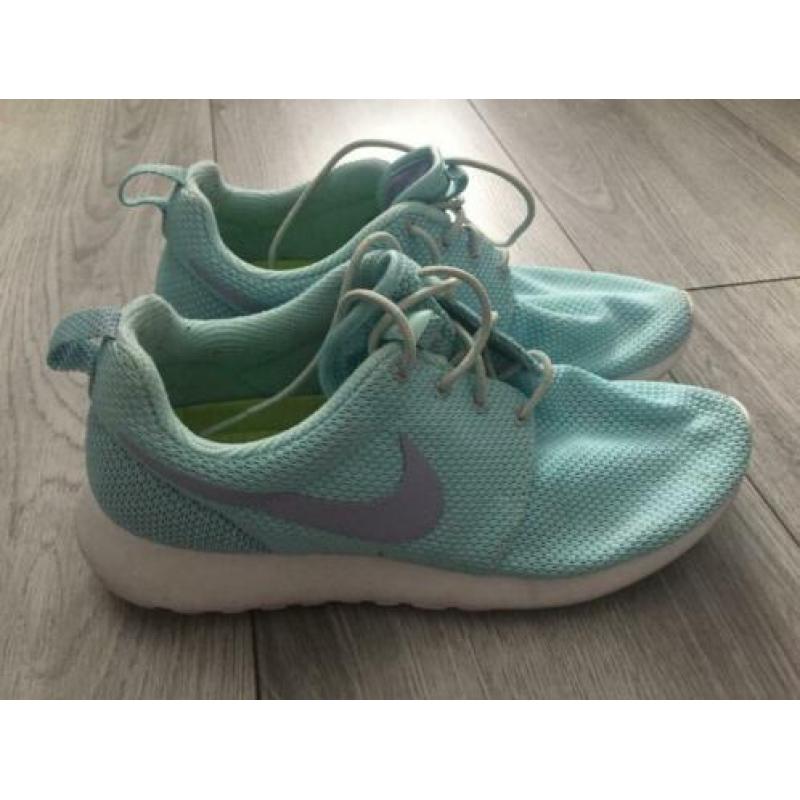 Nike sneakers limegroen maat 42
