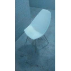 Robuuste kunststof stoel voor buro, eetkamer, etc.