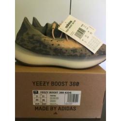 Yeezy Mist maat 35