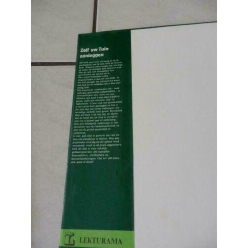 Zelf uw tuin aanleggen/Lekturama boek