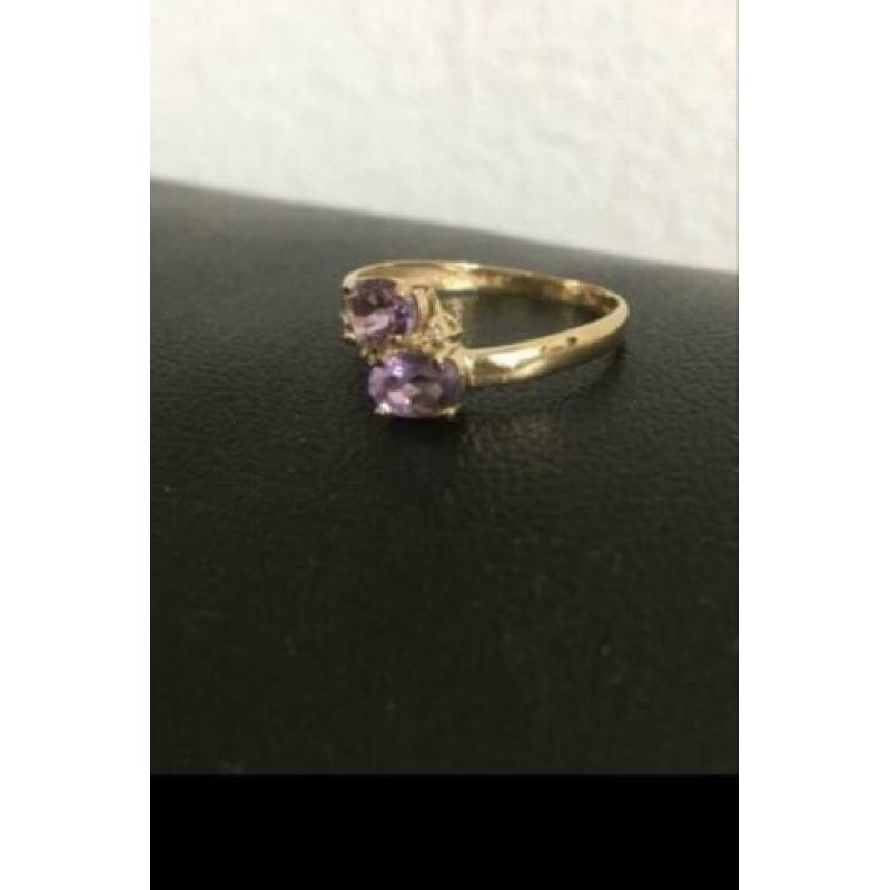 Prachtige NW 9 krt gouden ring met 2 facet gesl. amethisten