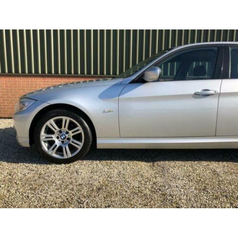 BMW 3-serie Touring 318i High Executive- LEDER-NAVIGATIE-CLI