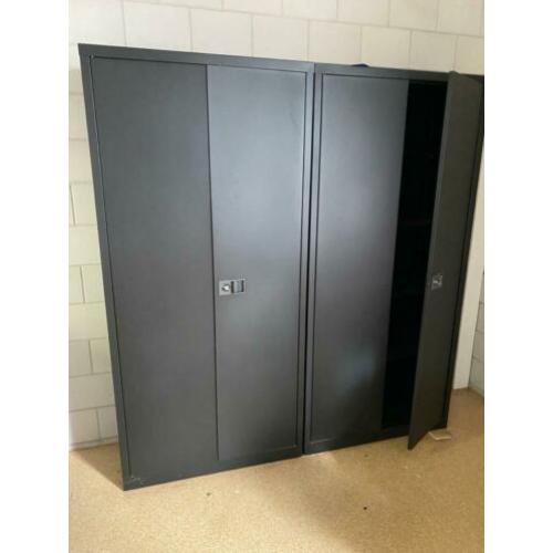 Hele mooie kantoor kasten hoog/laag bureau + stoelen ordners