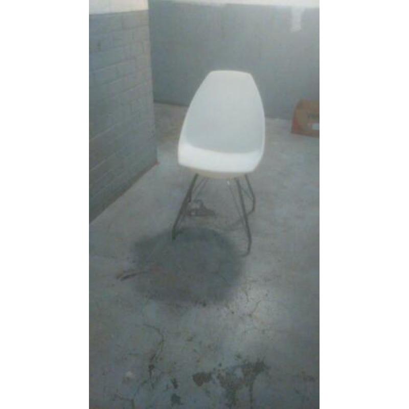 Robuuste kunststof stoel voor buro, eetkamer, etc.