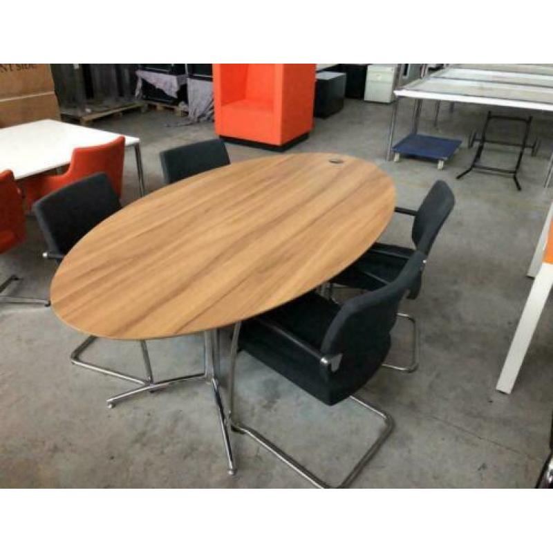 vergadertafel artifort ovaal met design chroom onderstel