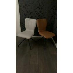Eetkamerstoelen 2 witte 1 bruin/geel