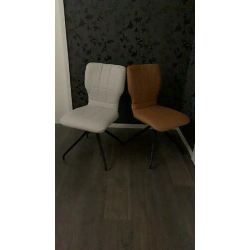 Eetkamerstoelen 2 witte 1 bruin/geel
