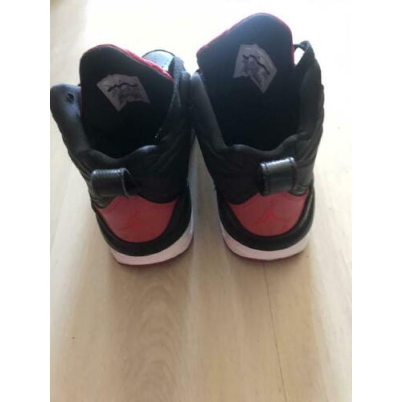 2 paar Jordans maat 39