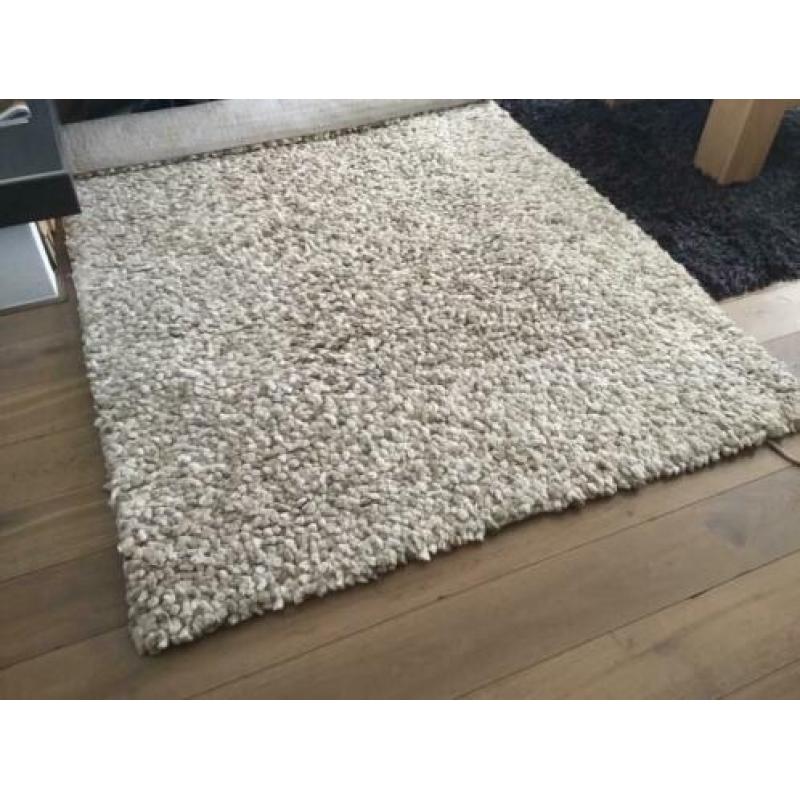 Hoogpolig wollen vloerkleed 230 x 160 cm.