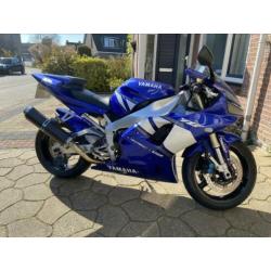 Mooie strakke blauwe R1 2002
