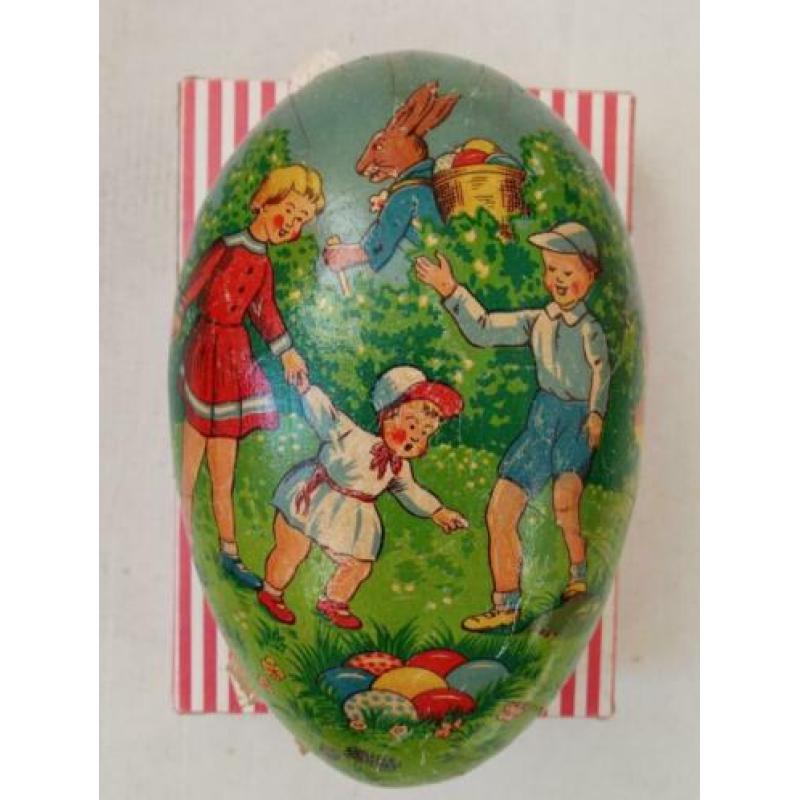 Oud kartonnen paasei candycontainer in doos kindjes paashaas