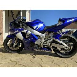Mooie strakke blauwe R1 2002