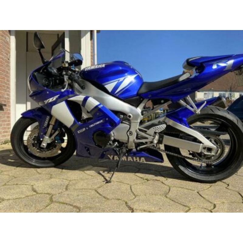 Mooie strakke blauwe R1 2002
