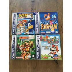 Game boy Advanced met 4 spelletjes