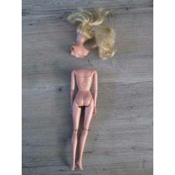 Barbie pop met roze jurk